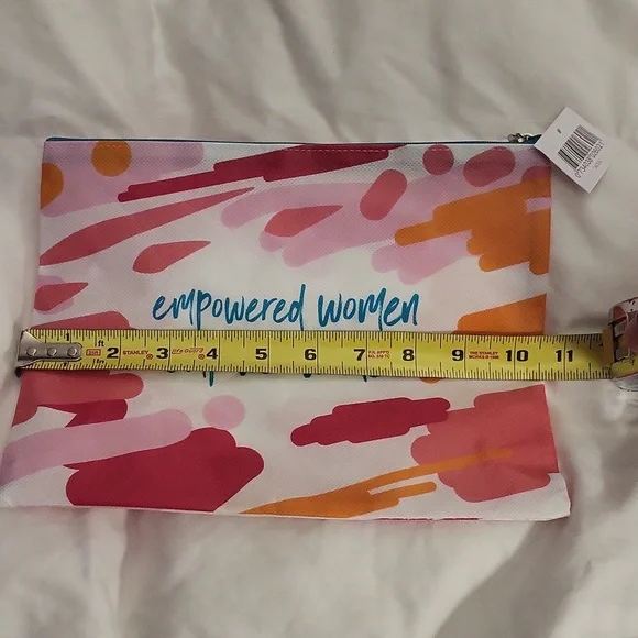 Thrive causemetics make up bag - Picture 4 of 6